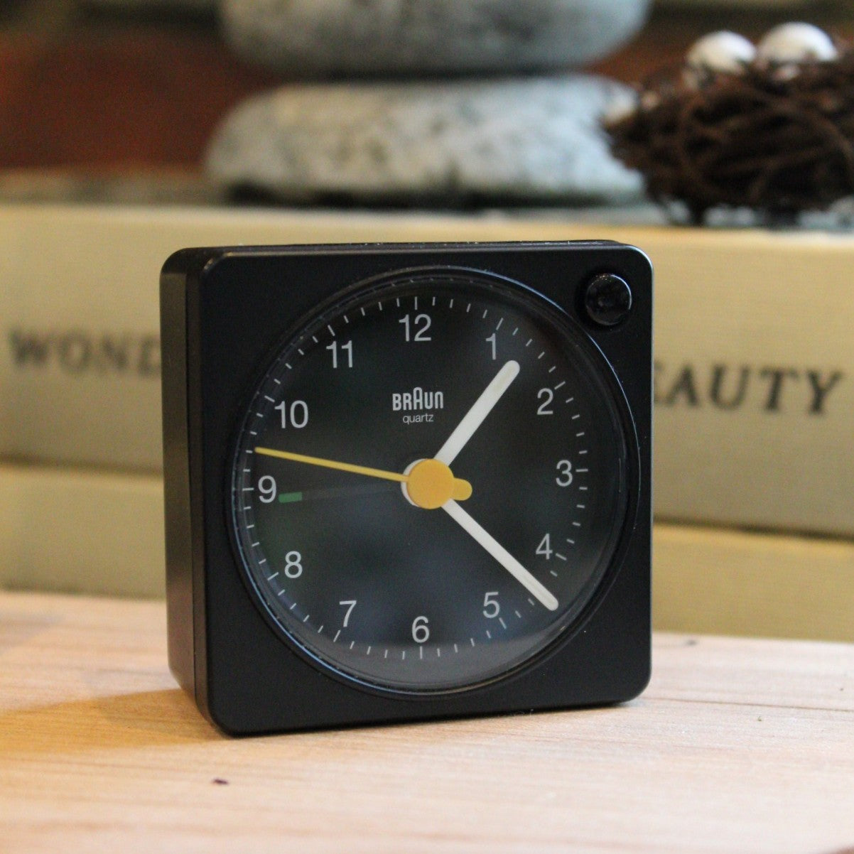 時計 NEIGHBORHOOD NH X BRAUN . BC02X BC02X Braun classic analogue travel alarm clock - black